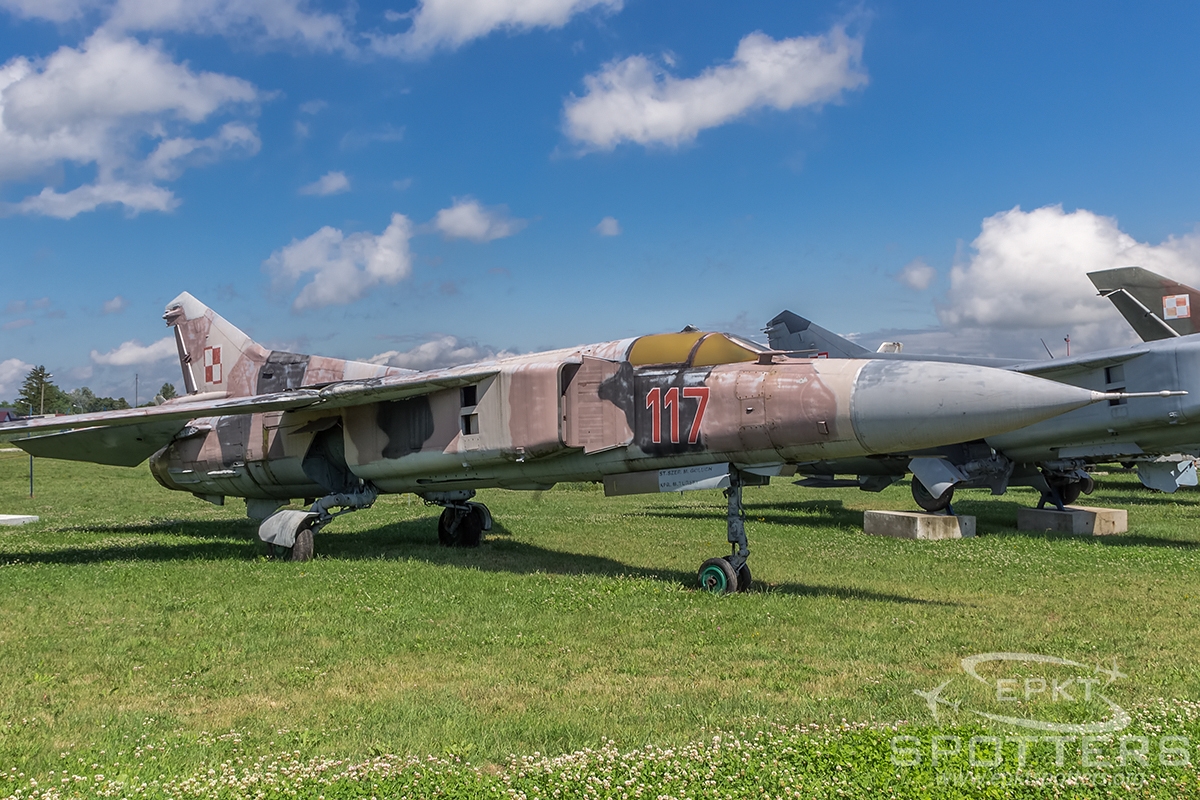 117 - Mikoyan Gurevich MiG-23 MF Flogger B (Poland - Air Force) / Deblin - Deblin Poland [EPDE/]