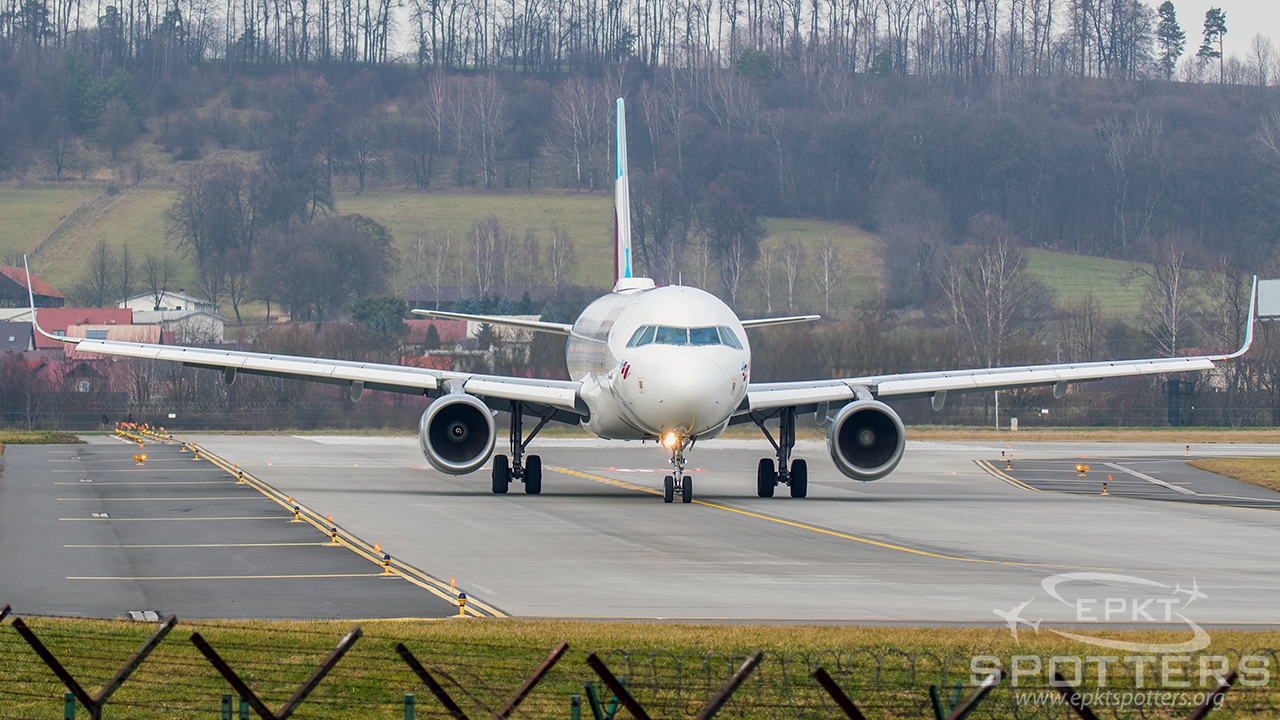 D-AIZV - Airbus A320 -214(WL) (Eurowings) / Balice - Krakow Poland [EPKK/KRK]