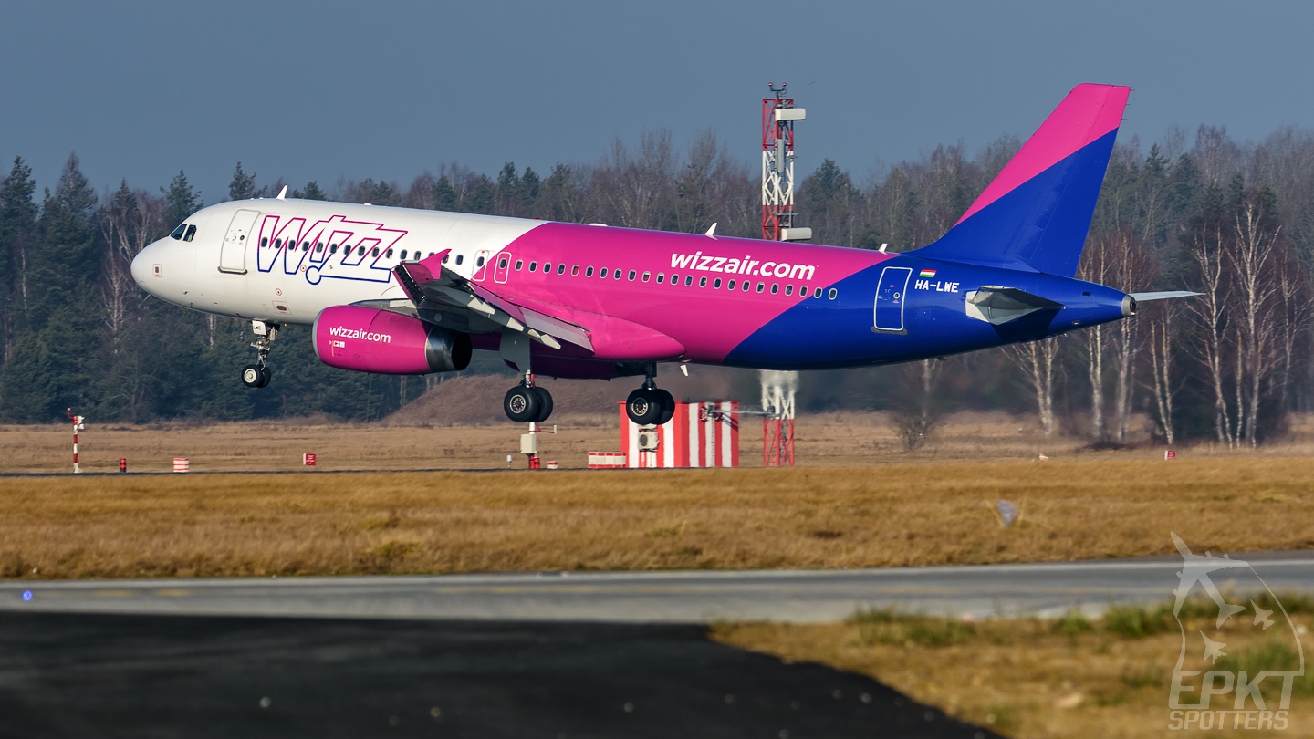 HA-LWE - Airbus A320 -232 (Wizz Air) / Pyrzowice - Katowice Poland [EPKT/KTW]