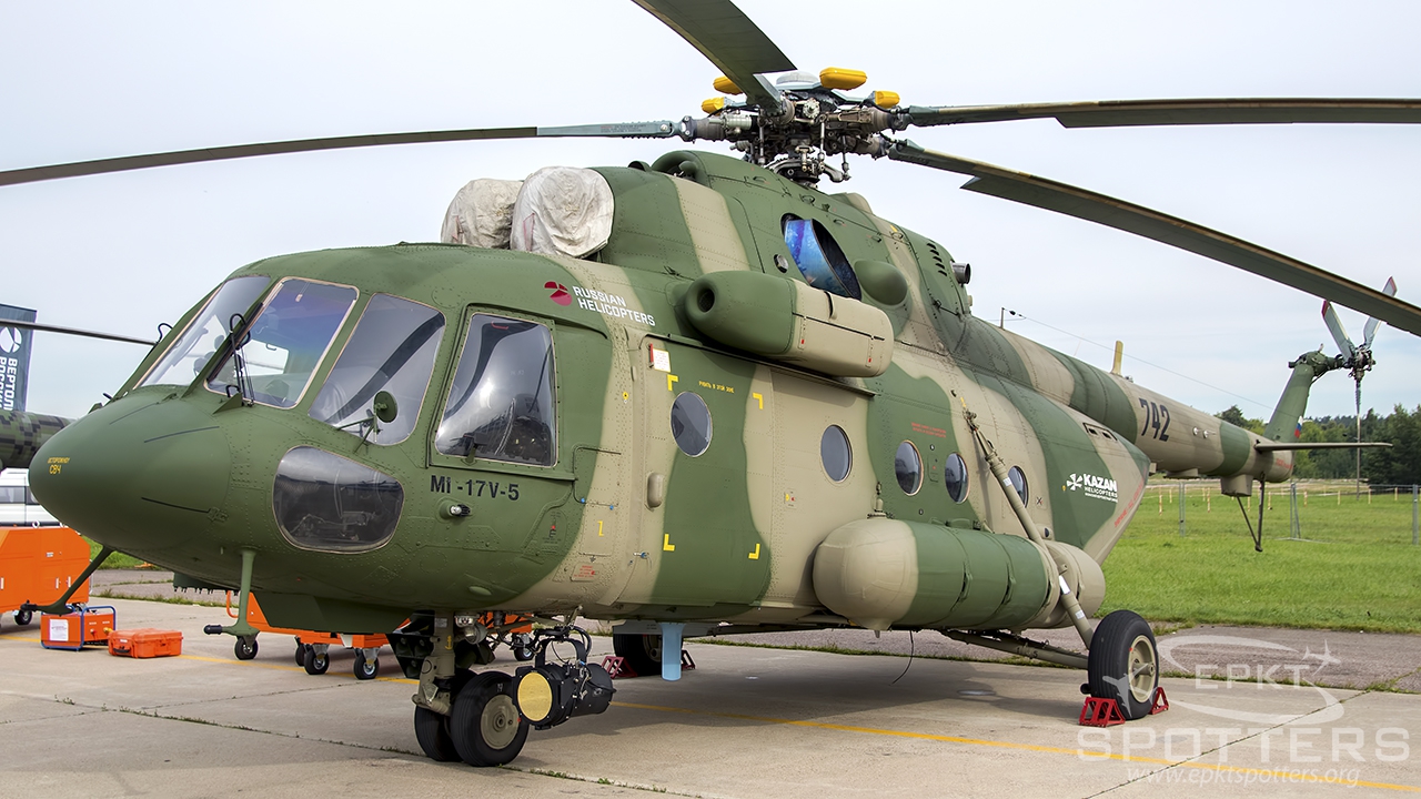 742 - Mil Mi-17 V5 (Mil Moscow Helicopter Plant) / Ramenskoye / Zhukovsky - Ramenskoe Russian Federation [UUBW/]