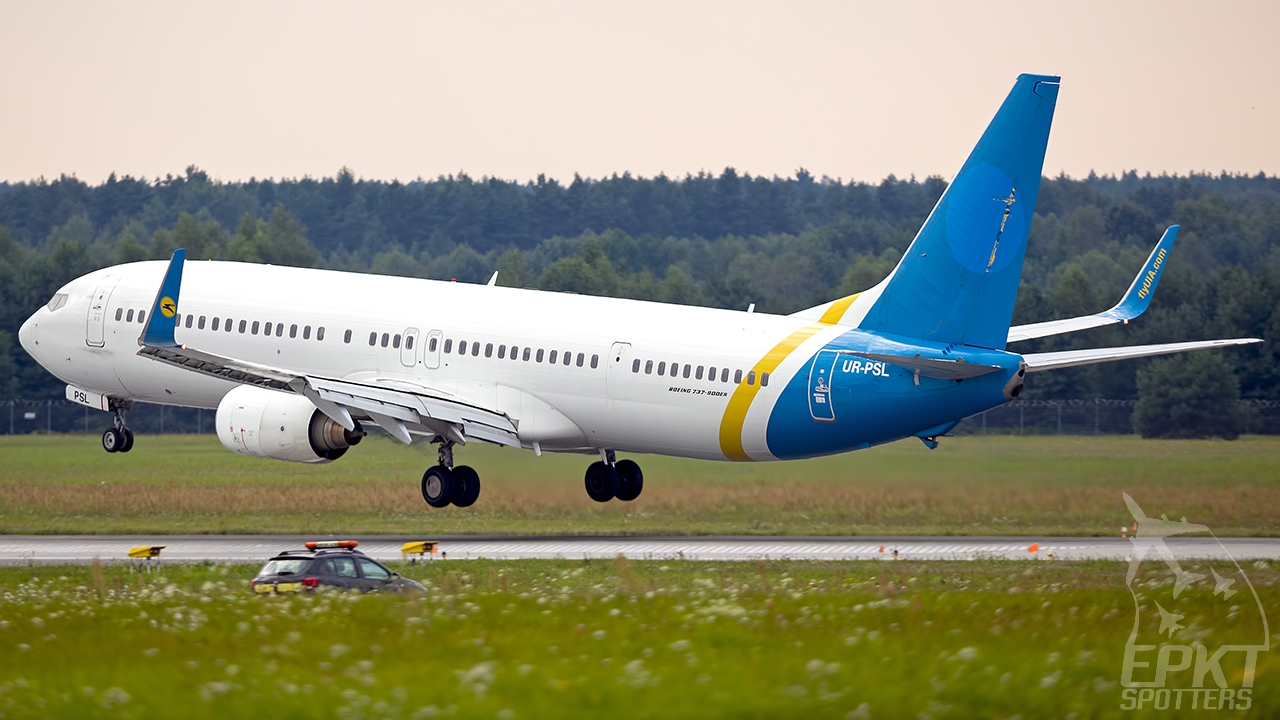 UR-PSL - Boeing 737 -94XER (Ukraine International Airlines) / Pyrzowice - Katowice Poland [EPKT/KTW]