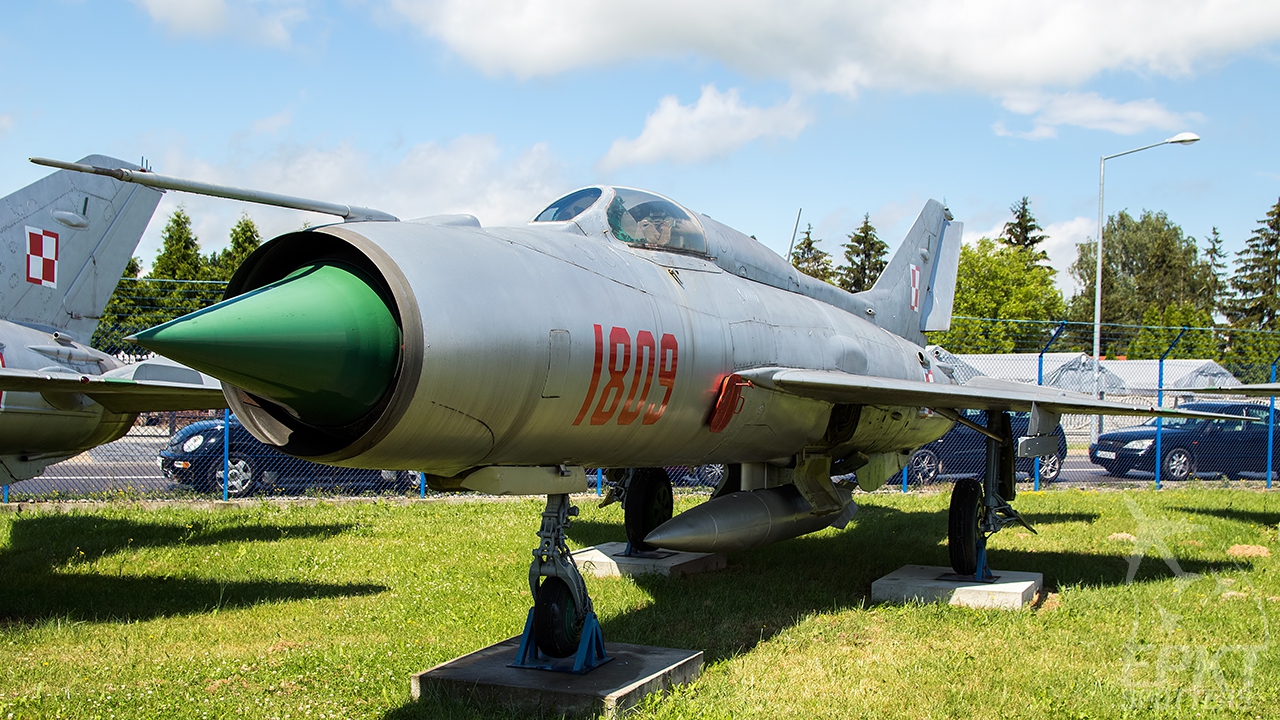 1809 - Mikoyan Gurevich MiG-21 PF Fishbed (Poland - Air Force) / Deblin - Deblin Poland [EPDE/]