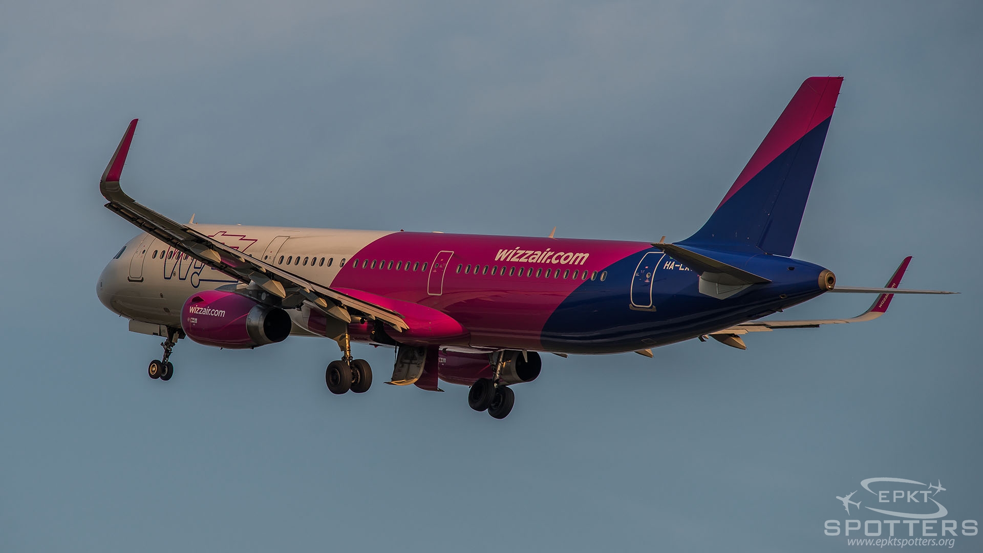 HA-LXS - Airbus A321 -231 (Wizz Air) / Pyrzowice - Katowice Poland [EPKT/KTW]