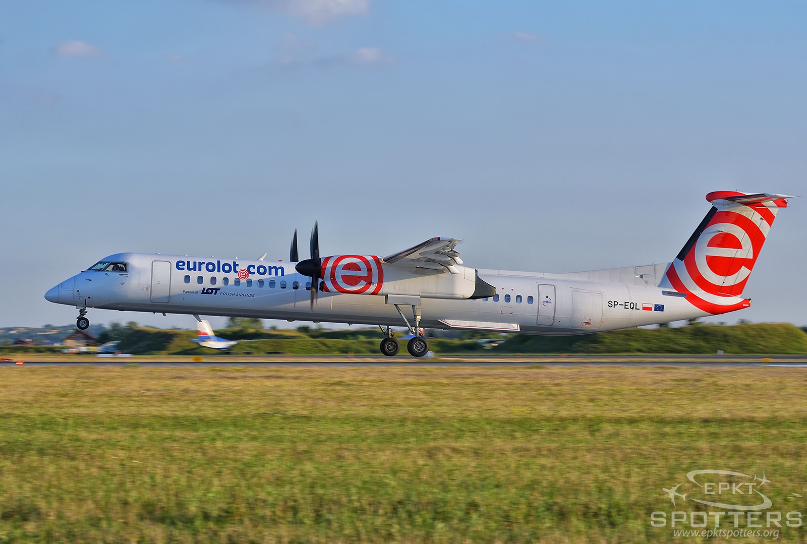 SP-EQL - Bombardier Dash 8 -Q402NextGen (EuroLOT) / Pyrzowice - Katowice Poland [EPKT/KTW]
