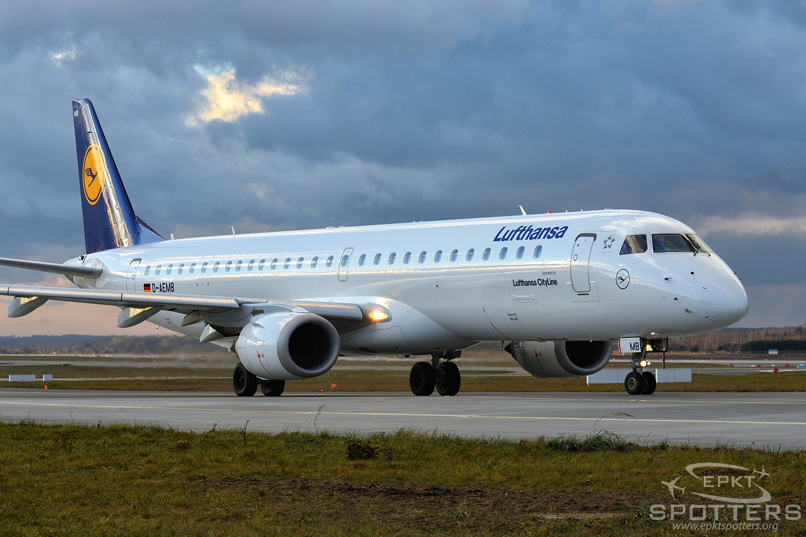 D-AEMB - Embraer 190 -200LR (Lufthansa Regional (CityLine)) / Pyrzowice - Katowice Poland [EPKT/KTW]