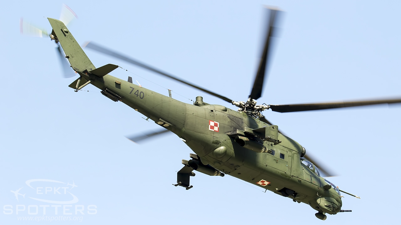 740 - Mil Mi-24 V Hind E (Poland - Army) / 23 Baza Lotnictwa Taktycznego - Minsk Mazowiecki Poland [EPMM/]