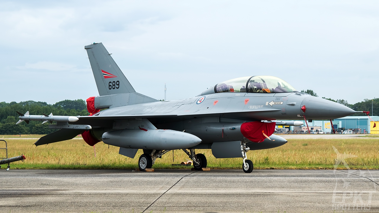 689 - General Dynamics F-16 BM  Fighting Falcon (Norway - Air Force) / Volkel Ab - Volkel Netherlands [EHVK/UDE]