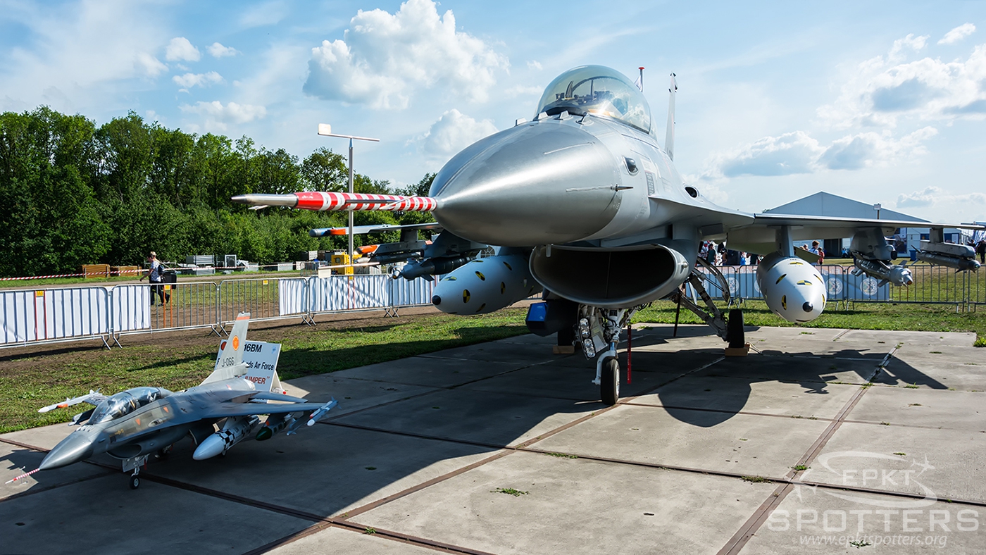 J-066 - General Dynamics F-16 BM  Fighting Falcon (Netherlands - Royal Air Force) / Volkel Ab - Volkel Netherlands [EHVK/UDE]