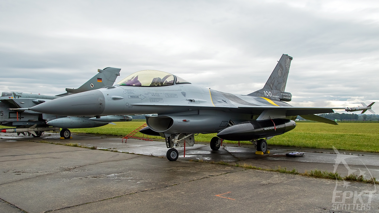 FA-132 - General Dynamics F-16A Fighting Falcon (Belgium - Air Force) / Leos Janacek Airport - Ostrava Czech Republic [LKMT/OSR]