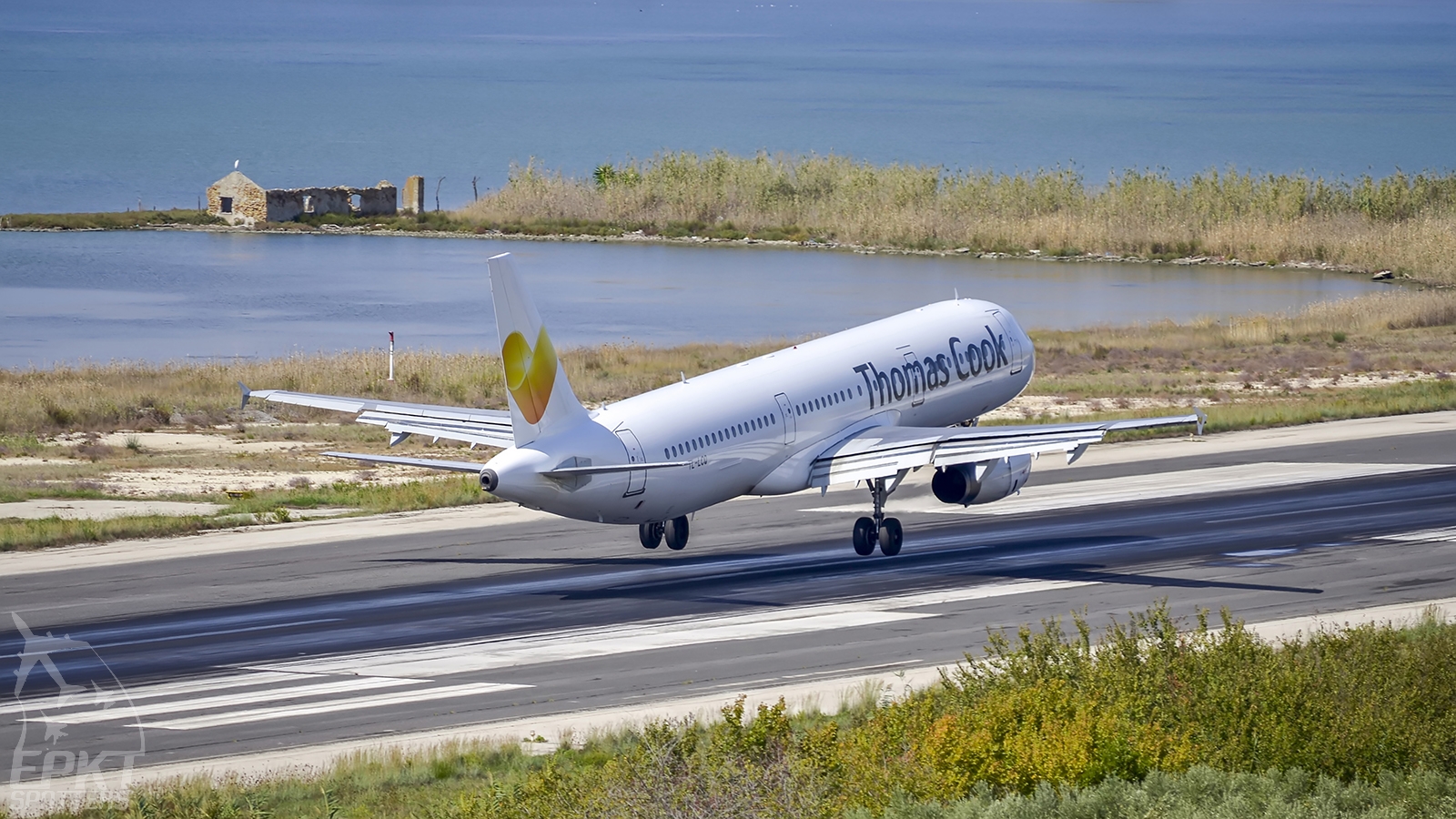 YL-LCQ - Airbus A321 -231 (SmartLynx Airlines) / Ioannis Kapodistrias Intl - Kerkyra/corfu Greece [LGKR/CFU]
