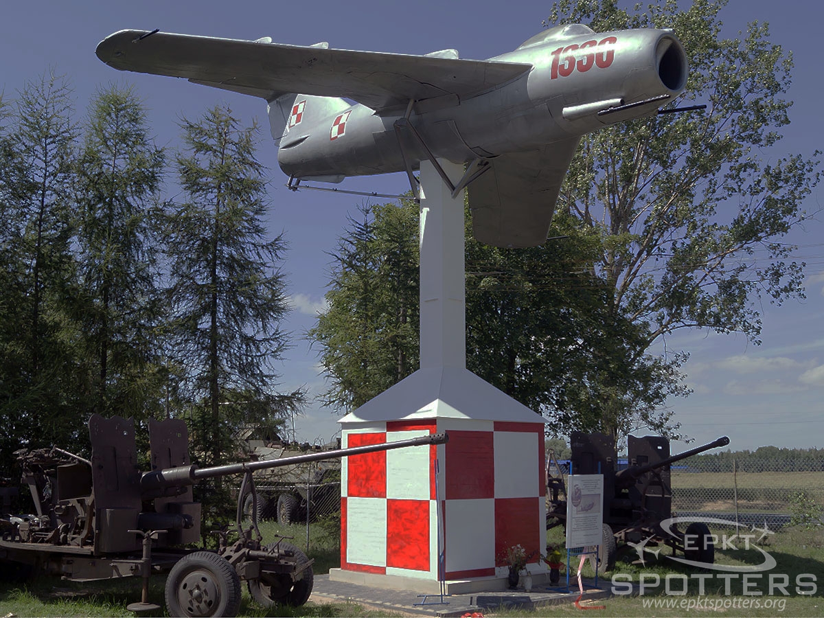 1330 - WSK-Mielec Lim-5 P (Poland - Air Force) / Other location - Redecz Krukowy Poland [/]