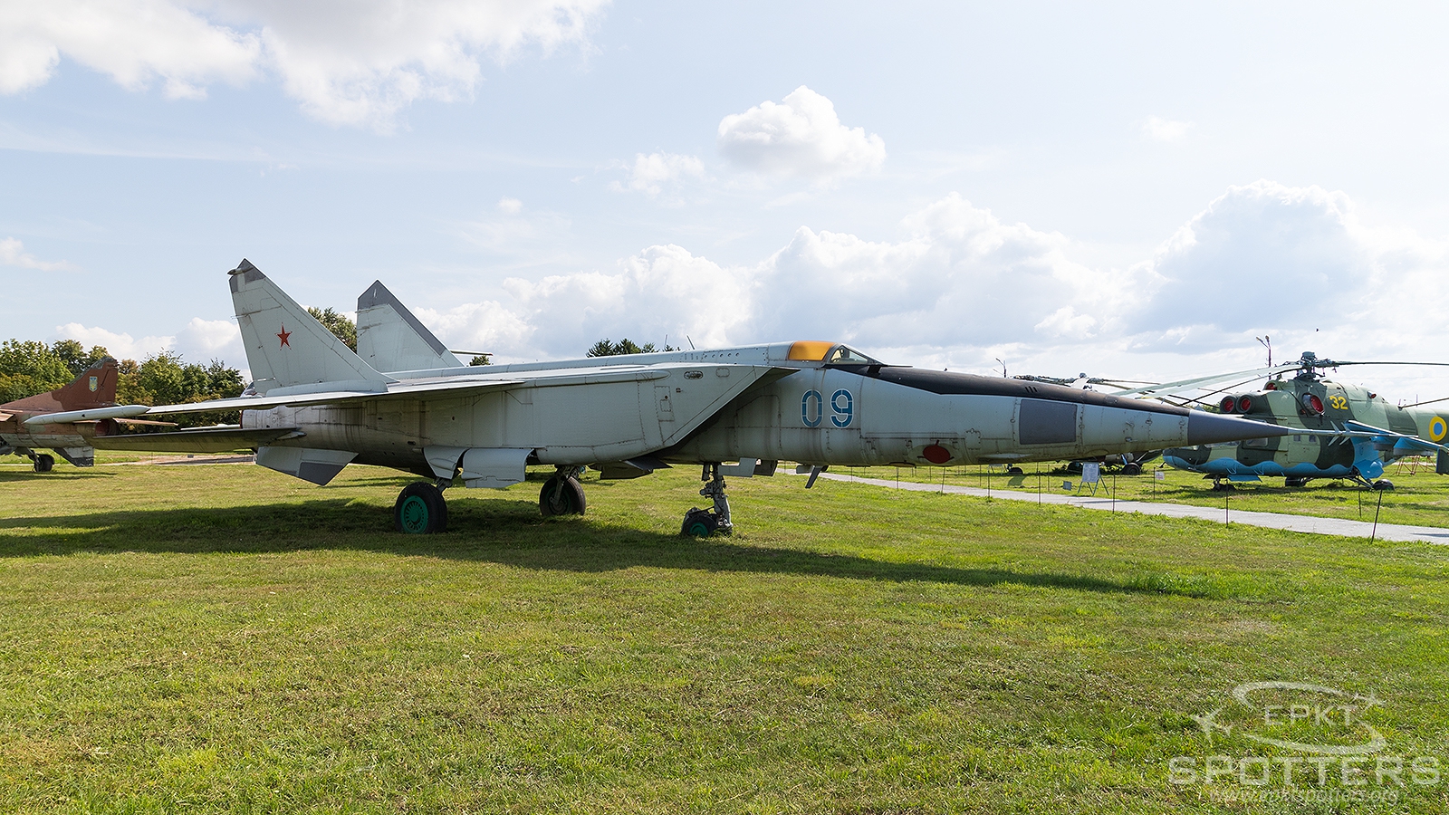 09 - Mikoyan Gurevich MiG-25 RBT (Soviet Union - Air Force) / Other location - Ukraine Ukraine [/]