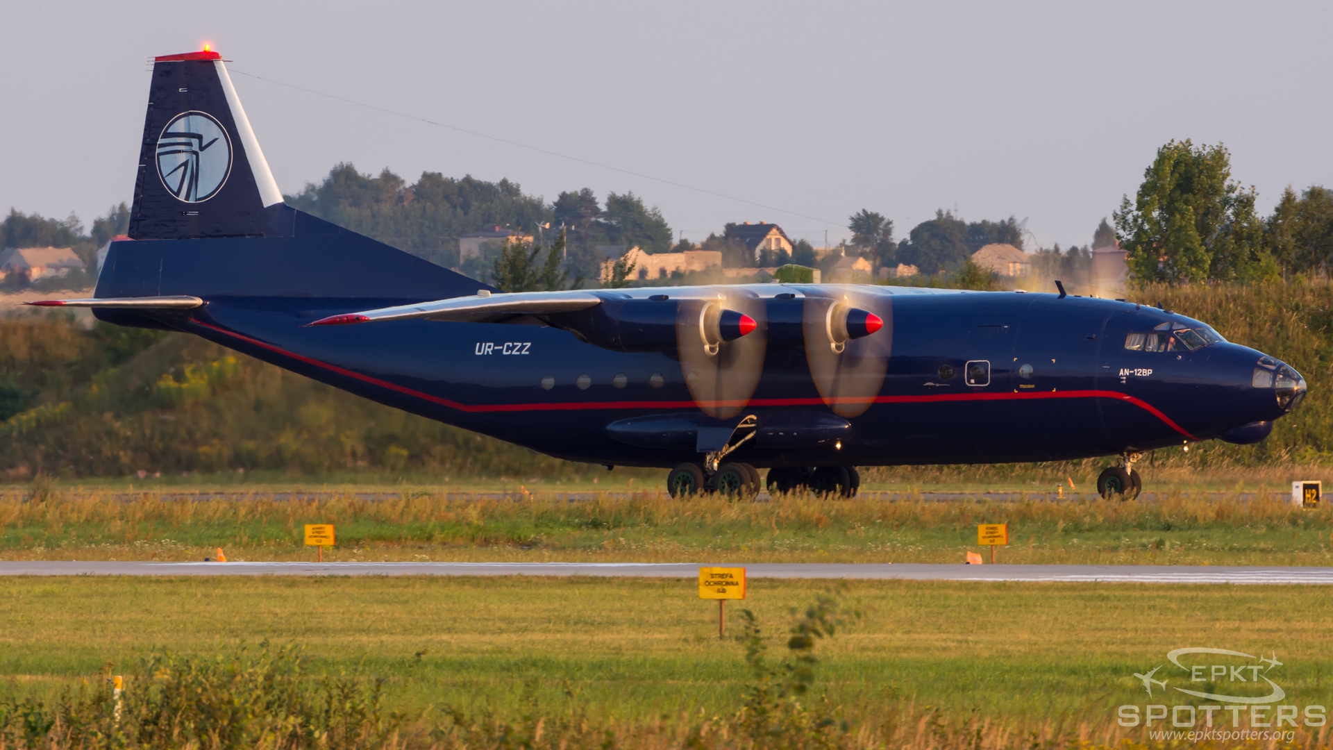 UR-CZZ - Antonov An-12 BP (Ukraine Air Alliance (UAA)) / Pyrzowice - Katowice Poland [EPKT/KTW]