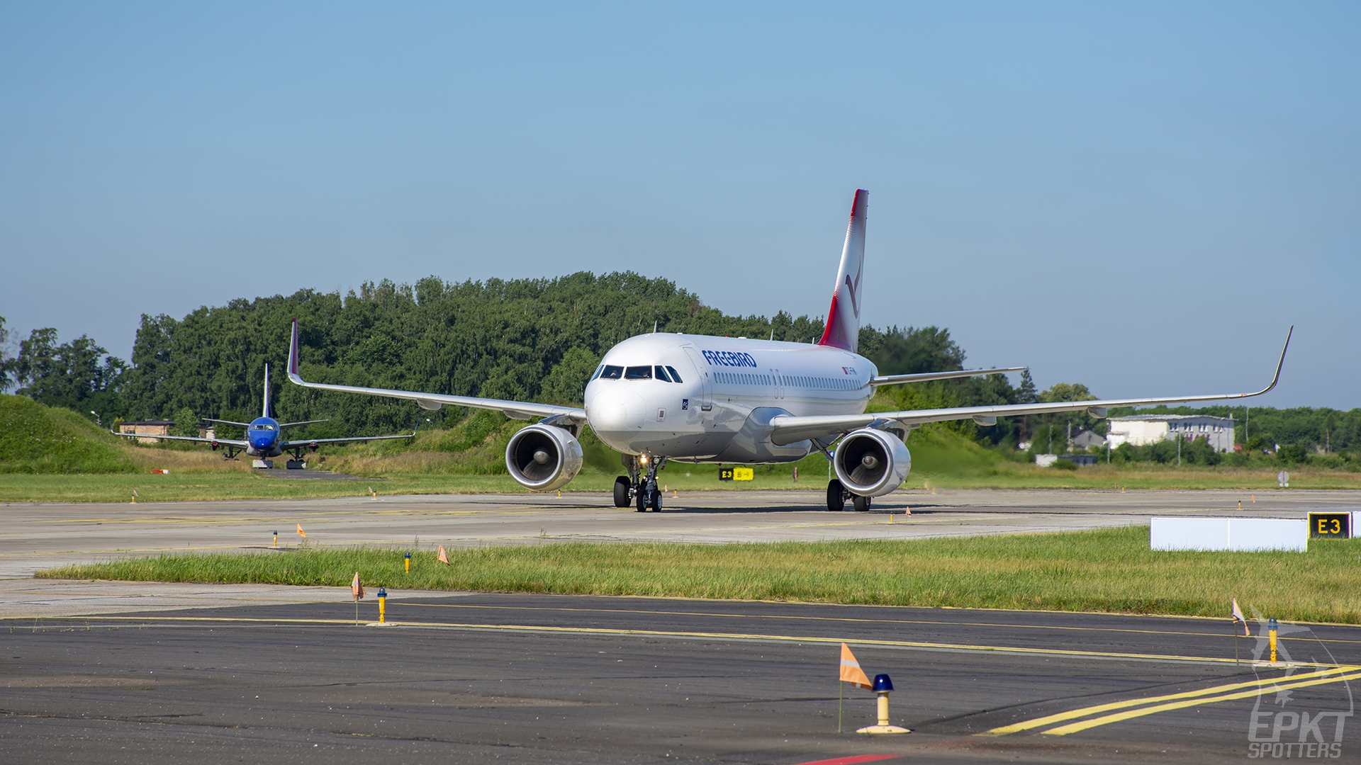 TC-FHN - Airbus A320 -214(WL) (Freebird Airlines) / Pyrzowice - Katowice Poland [EPKT/KTW]