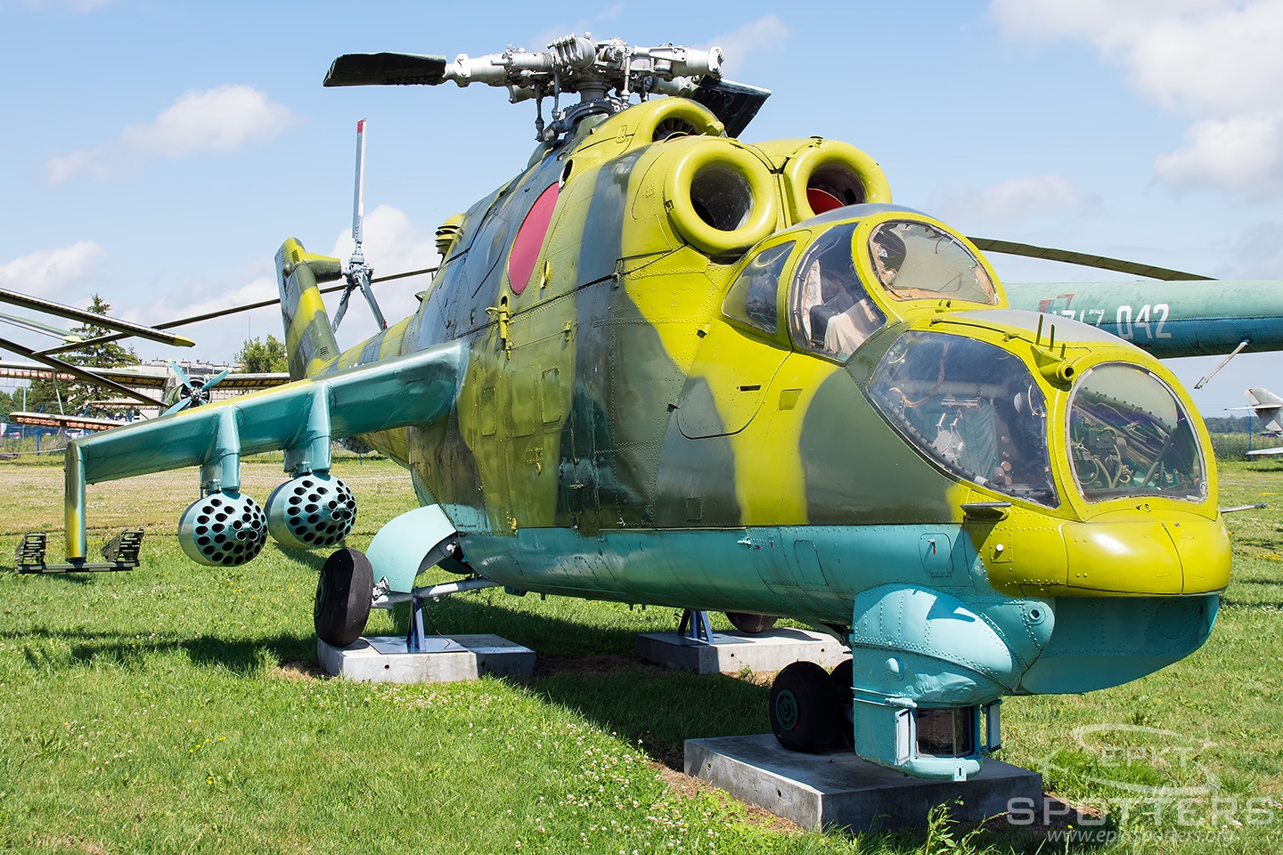 4004 - Mil Mi-24 D Hind D (Poland - Army) / Deblin - Deblin Poland [EPDE/]