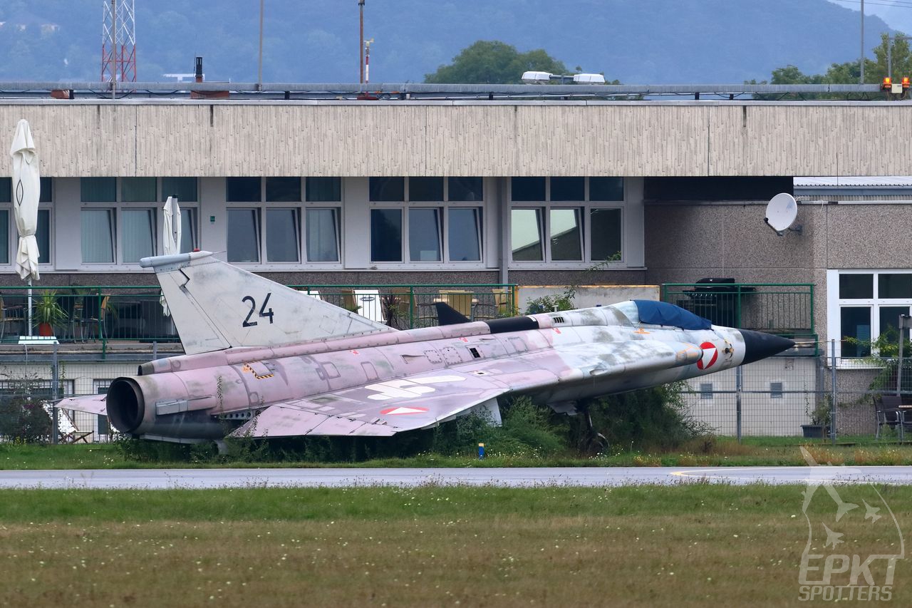 24 - Saab J-35 ÖE Draken (Austria - Air Force) / Vöslau Airport - Bad Vöslau Austria [LOAV/]