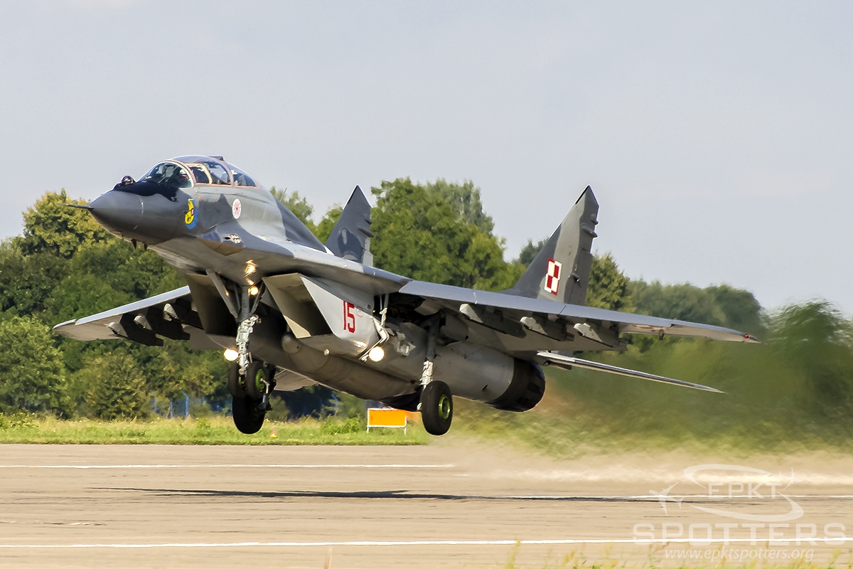 15 - Mikoyan Gurevich MiG-29 UB  (Poland - Air Force) / 23 Baza Lotnictwa Taktycznego - Minsk Mazowiecki Poland [EPMM/]