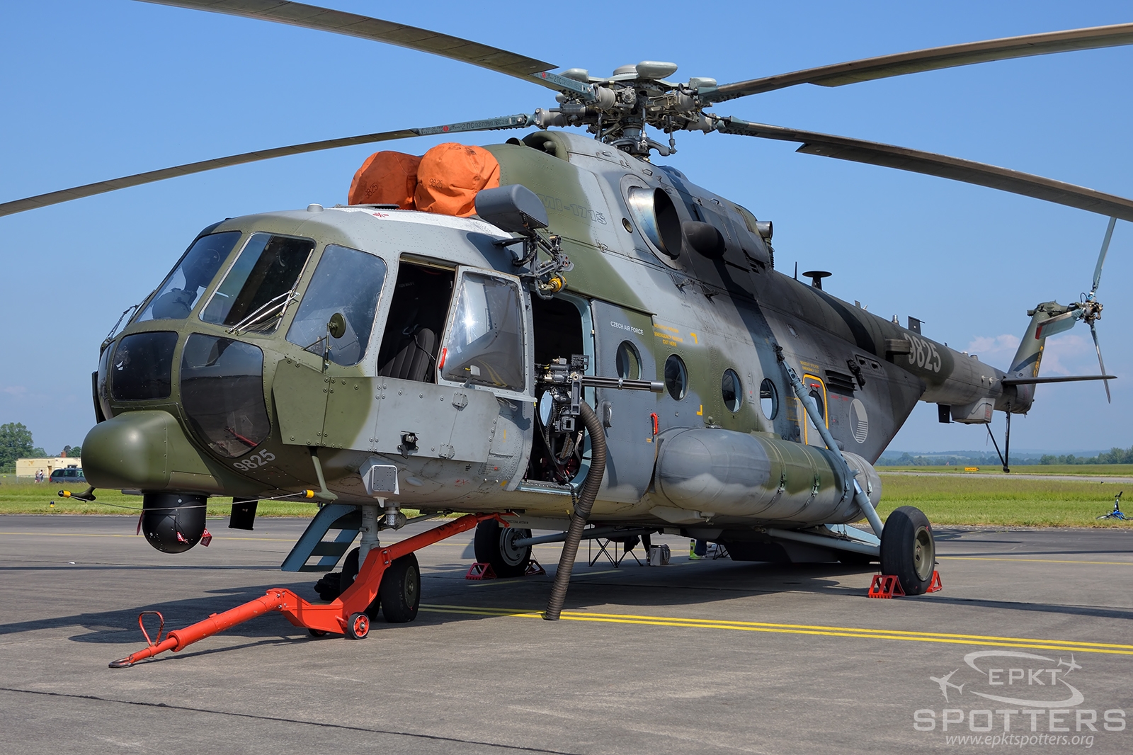 9825 - Mil Mi-171A  Baikal (Czech Republic - Air Force) / Hradec Kralove - Hradec Kralove Czech Republic [LKHK/]