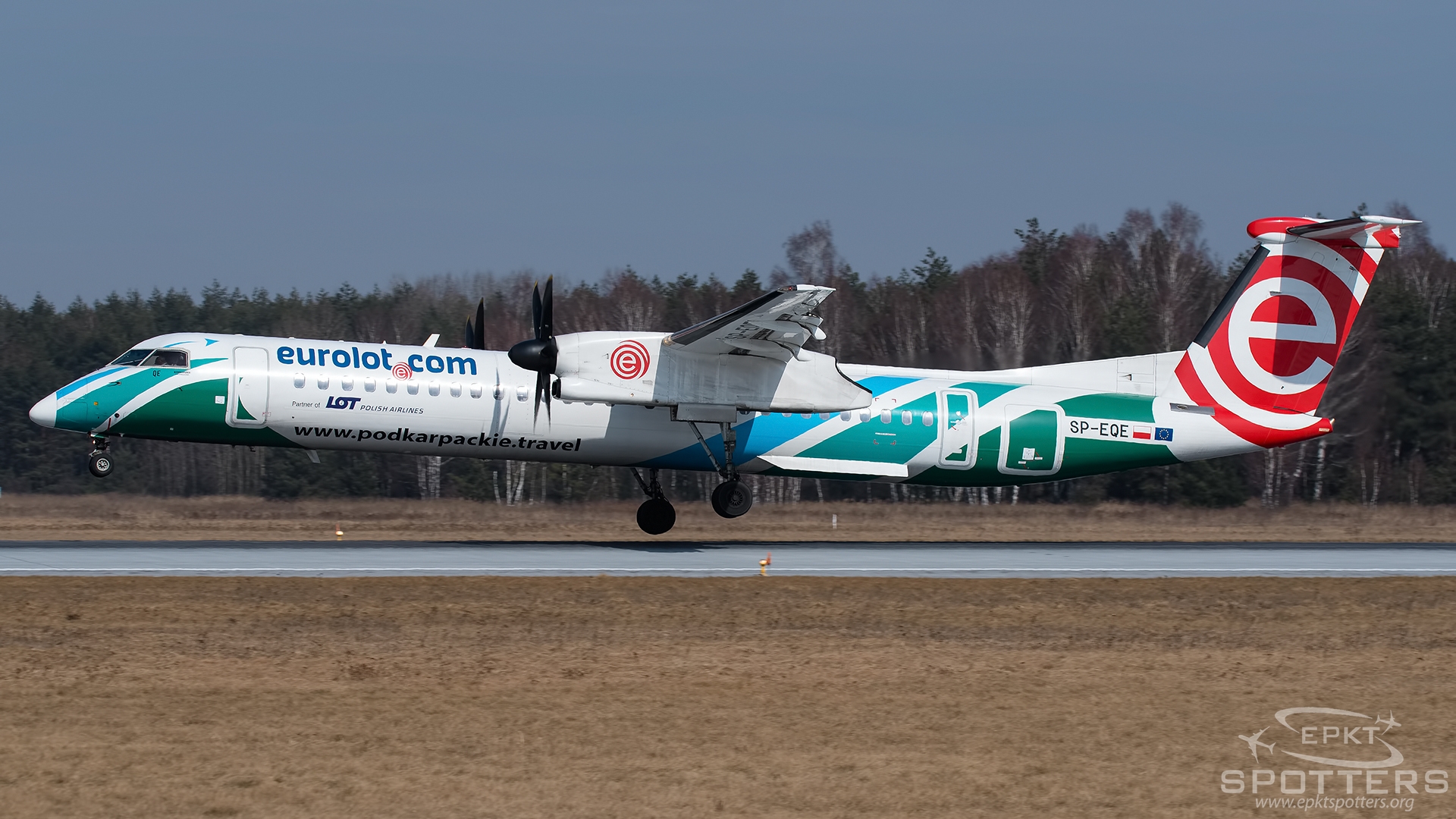 SP-EQE - Bombardier Dash 8 -Q402NextGen (EuroLOT) / Pyrzowice - Katowice Poland [EPKT/KTW]