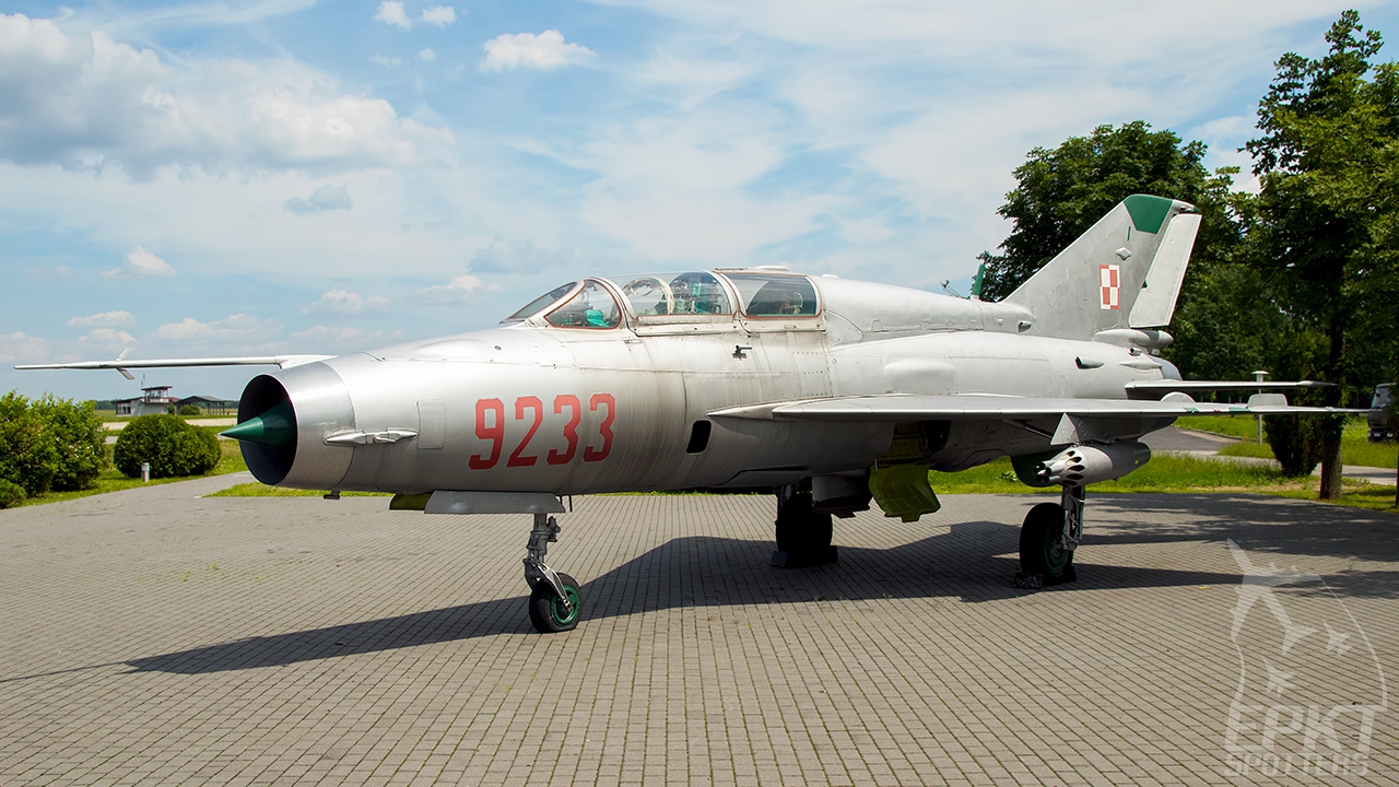 9233 - Mikoyan Gurevich MiG-21 UM (Poland - Air Force) / 23 Baza Lotnictwa Taktycznego - Minsk Mazowiecki Poland [EPMM/]