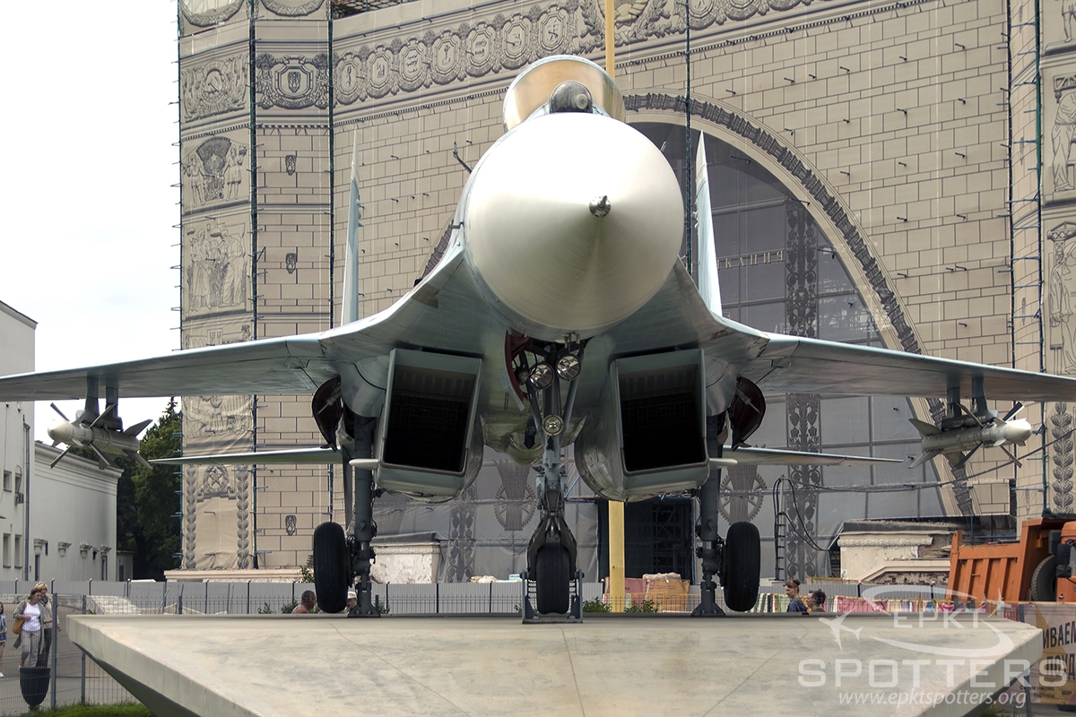 27 - Sukhoi Su-27  (Russia - Air Force) / Other location - Moscow - VDNKh Russian Federation [/]
