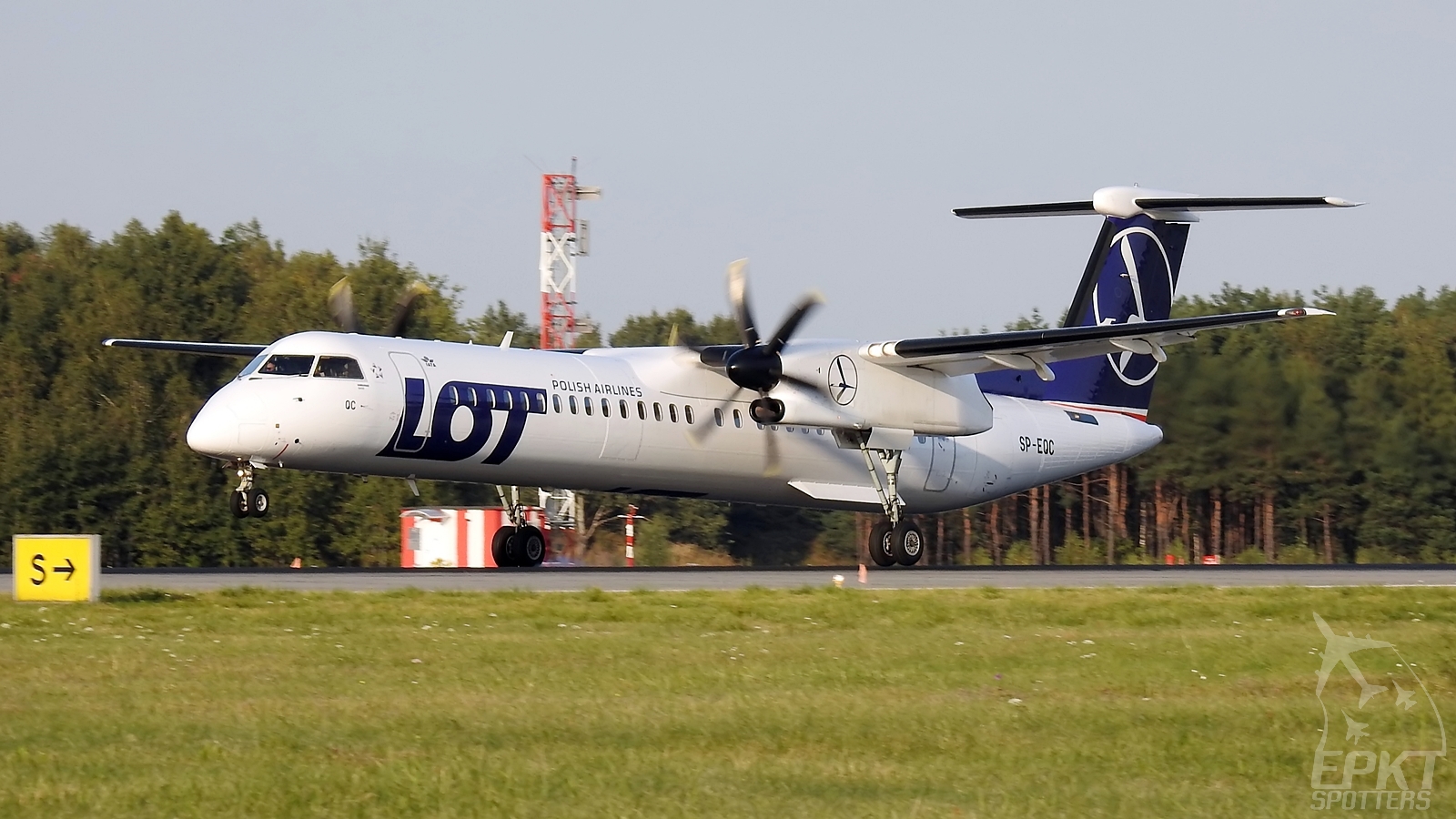 SP-EQC - Bombardier Dash 8 -Q402NextGen (LOT - Polish Airlines) / Pyrzowice - Katowice Poland [EPKT/KTW]