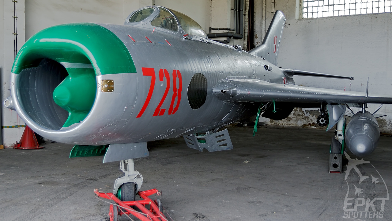 728 - Mikoyan Gurevich MiG-19  P (Poland - Air Force) / Krzesiny - Poznan Poland [EPKS/]