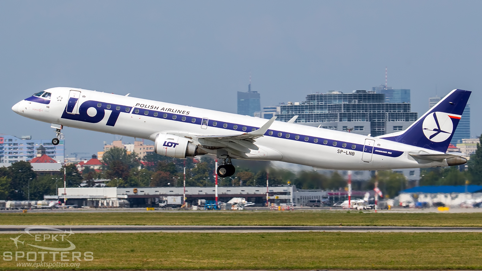 SP-LNB - Embraer 190 -200LR (LOT Polish Airlines) / Chopin / Okecie - Warsaw Poland [EPWA/WAW]