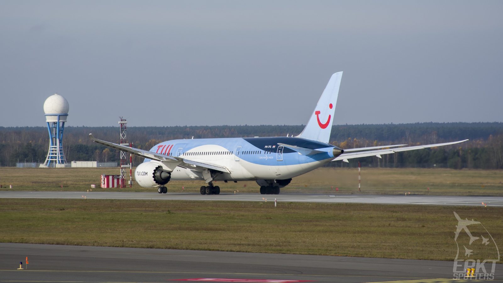 PH-TFL - Boeing 787 -8 Dreamliner (TUIfly Netherlands) / Pyrzowice - Katowice Poland [EPKT/KTW]