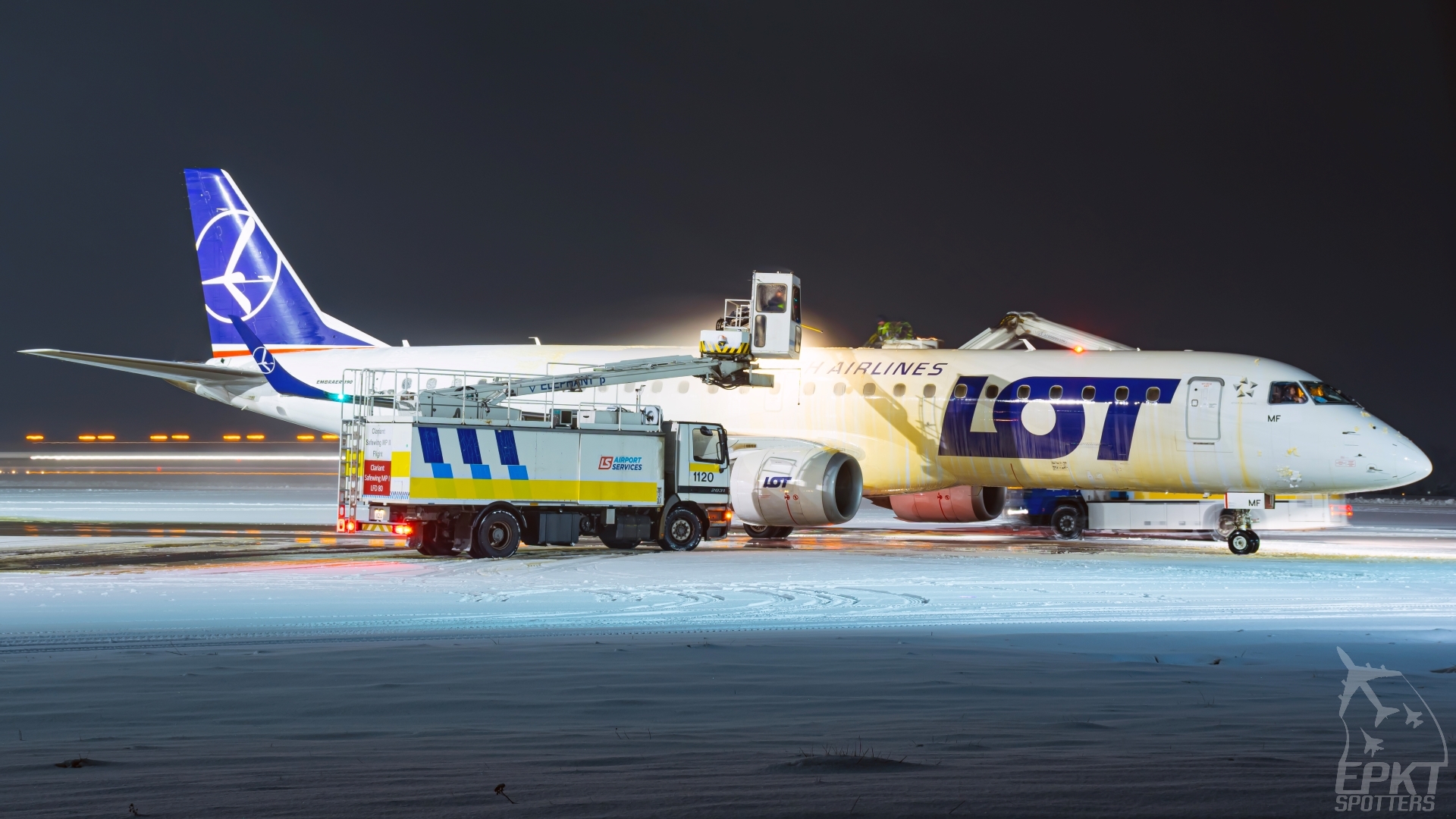 SP-LMF - Embraer 190 -200IGW (LOT Polish Airlines) / Pyrzowice - Katowice Poland [EPKT/KTW]