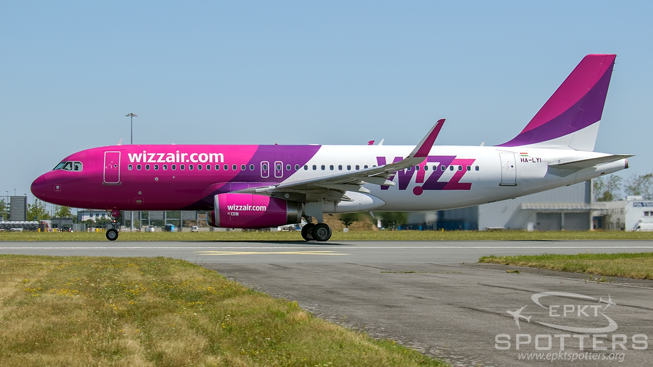 HA-LYI - Airbus A320 -232 (Wizz Air) / Nicolaus Copernicus - Wrocław Poland [EPWR/WRA]