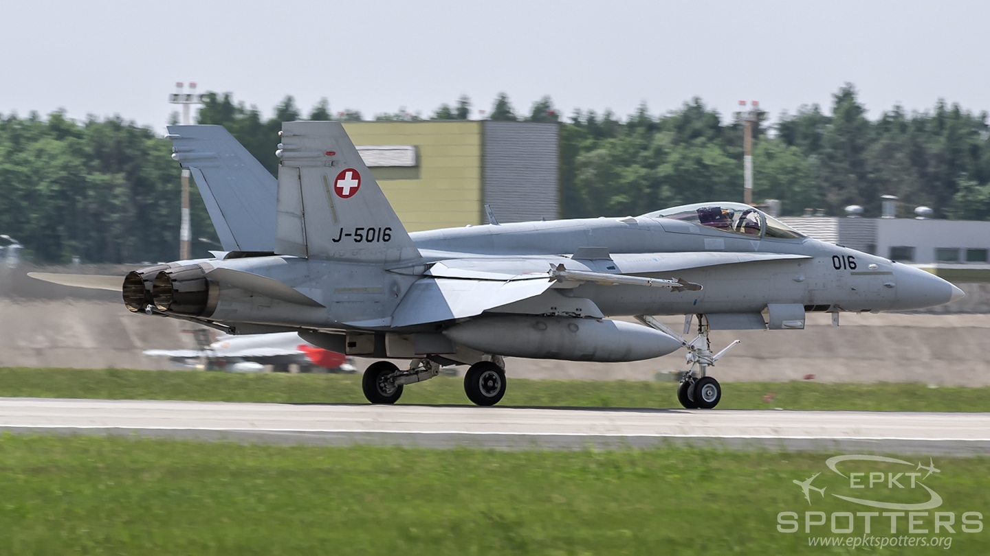 J-5016 - McDonnell Douglas F/A-18 C Hornet (Switzerland - Air Force) / Krzesiny - Poznan Poland [EPKS/]