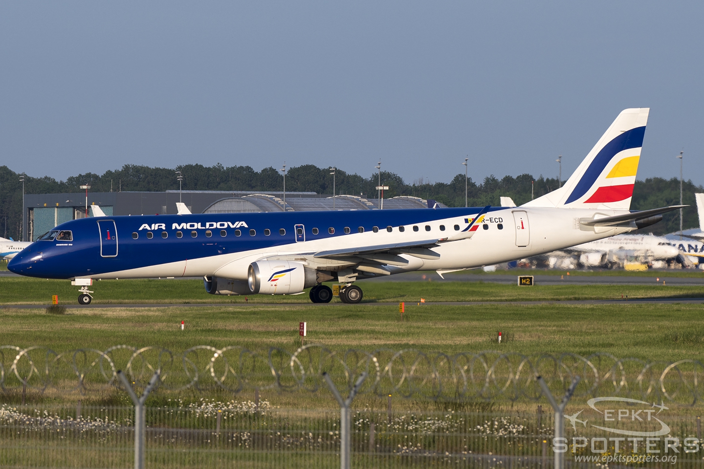 ER-ECD - Embraer 190 -100LR (Air Moldova) / Pyrzowice - Katowice Poland [EPKT/KTW]