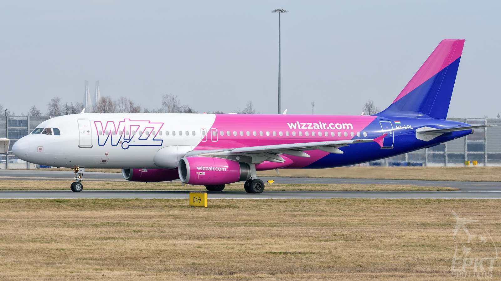 HA-LPL - Airbus A320 -232 (Wizz Air) / Nicolaus Copernicus - Wrocław Poland [EPWR/WRA]