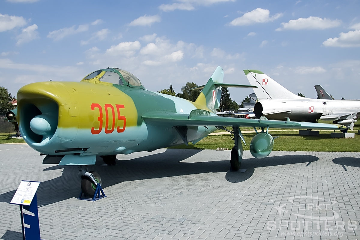305 - Mikoyan Gurevich MIG-17 PF (Poland - Air Force) / Deblin - Deblin Poland [EPDE/]