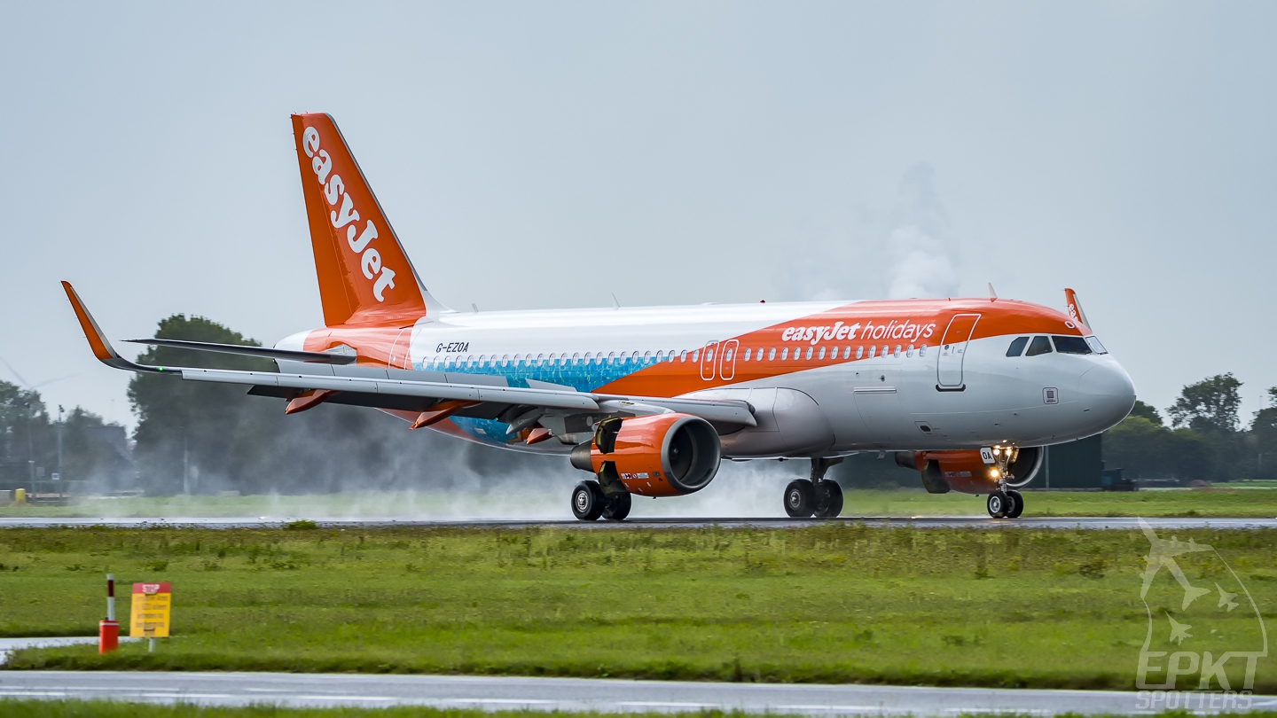 G-EZOA - Airbus A320 -214 (easyJet) / Amsterdam Airport Schiphol - Amsterdam Netherlands [EHAM/AMS]