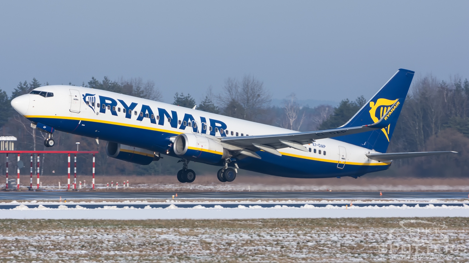 EI-DAP - Boeing 737 -8AS (Ryanair) / Pyrzowice - Katowice Poland [EPKT/KTW]