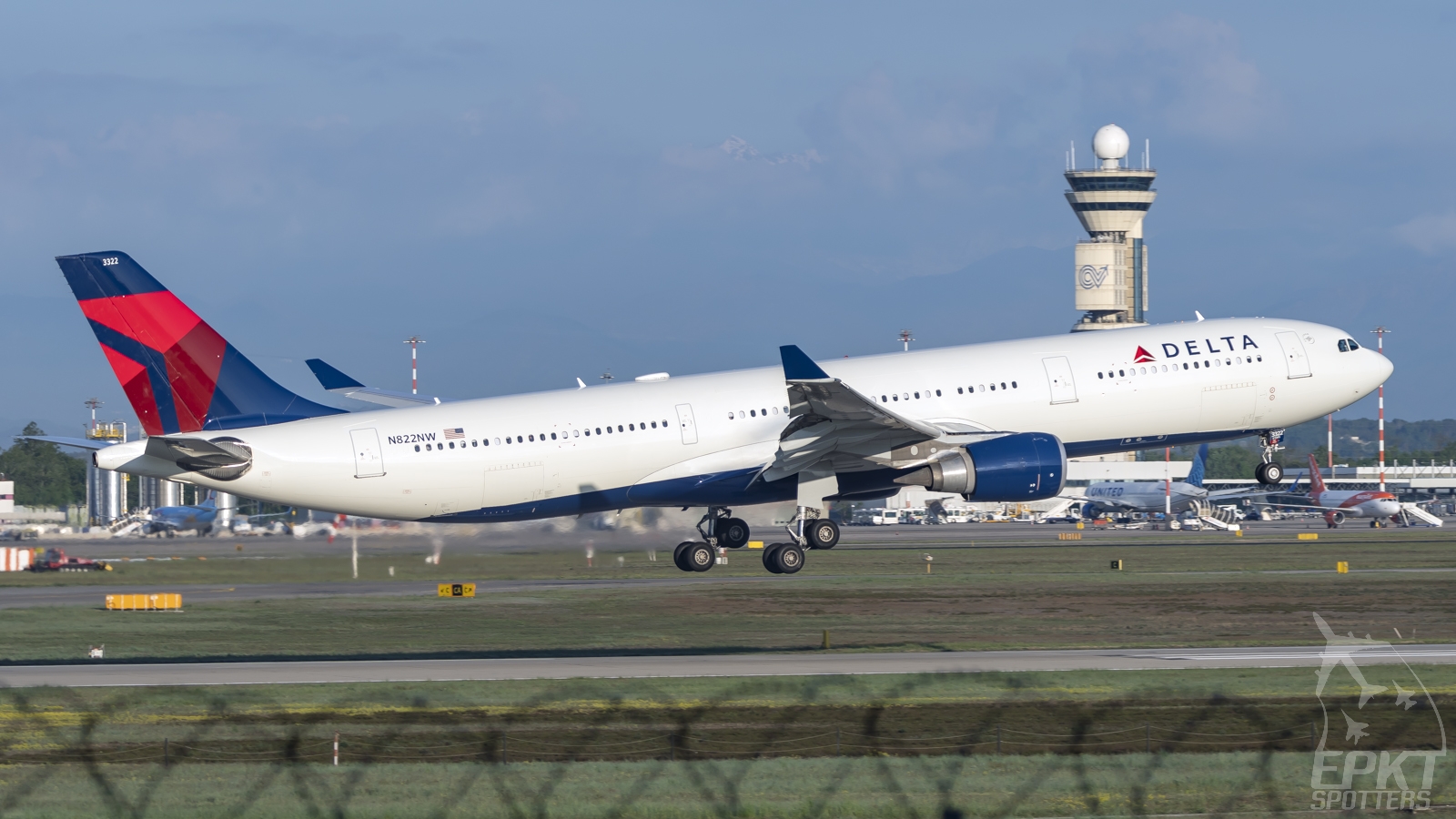 N822NW - Airbus A330 -302 (Delta Air Lines) / Malpensa International Airport - Milan Italy [LIMC/MXP]