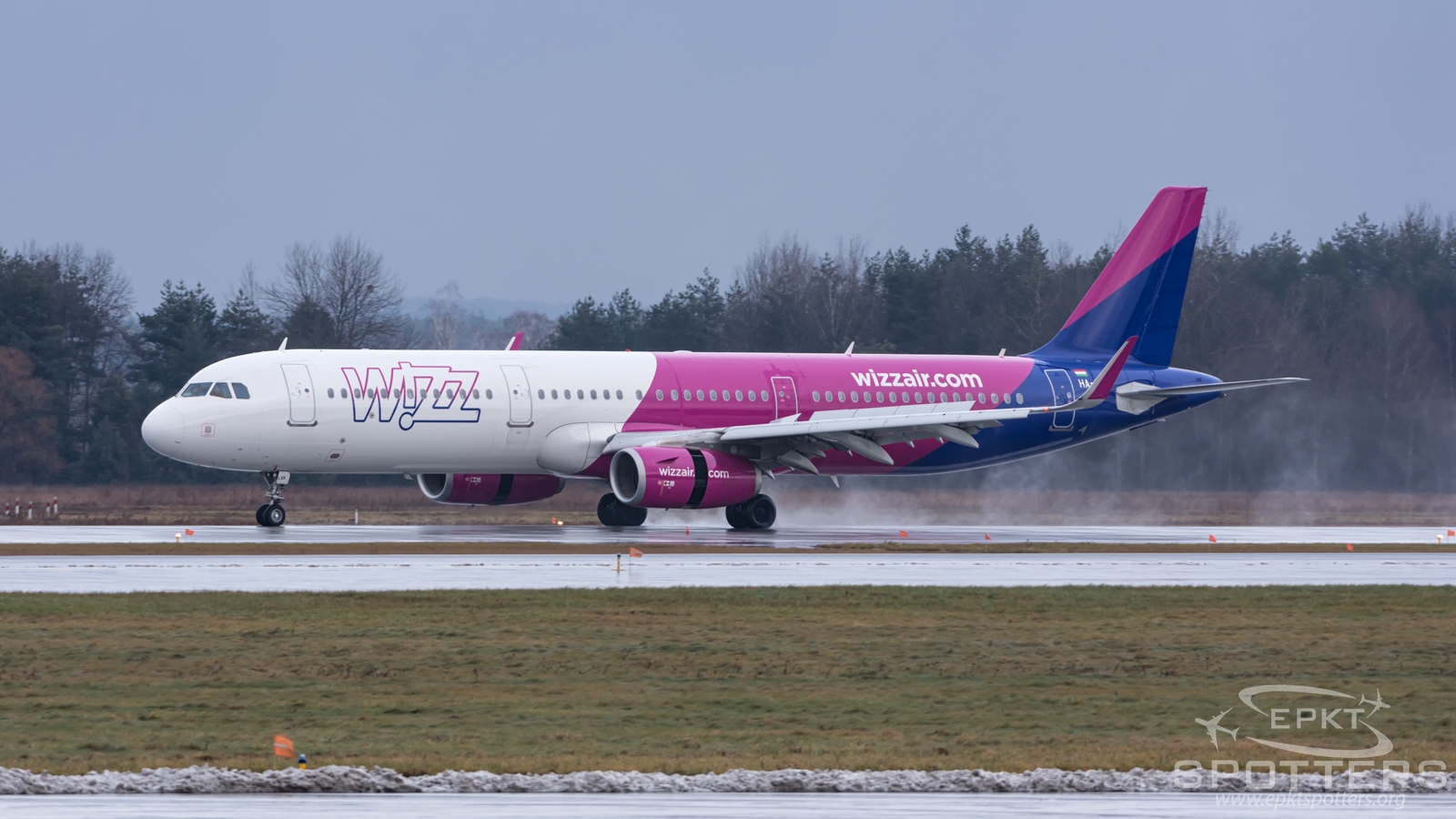 HA-LXR - Airbus 321 -231 (Wizz Air) / Pyrzowice - Katowice Poland [EPKT/KTW]