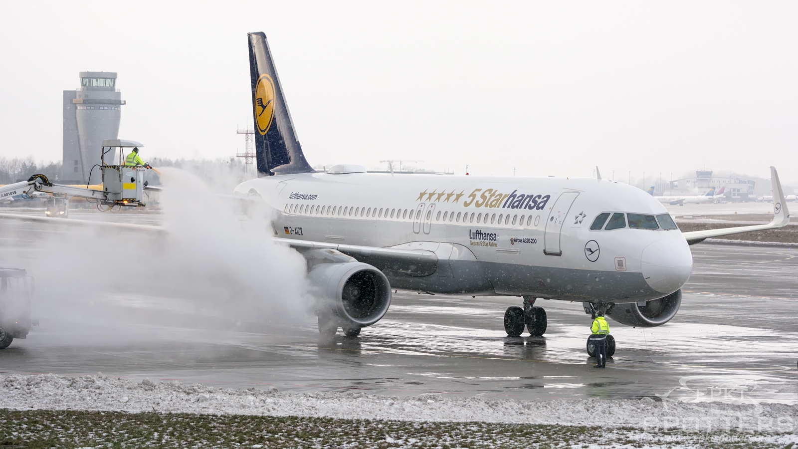D-AIZX - Airbus A320 -214(WL) (Lufthansa) / Pyrzowice - Katowice Poland [EPKT/KTW]