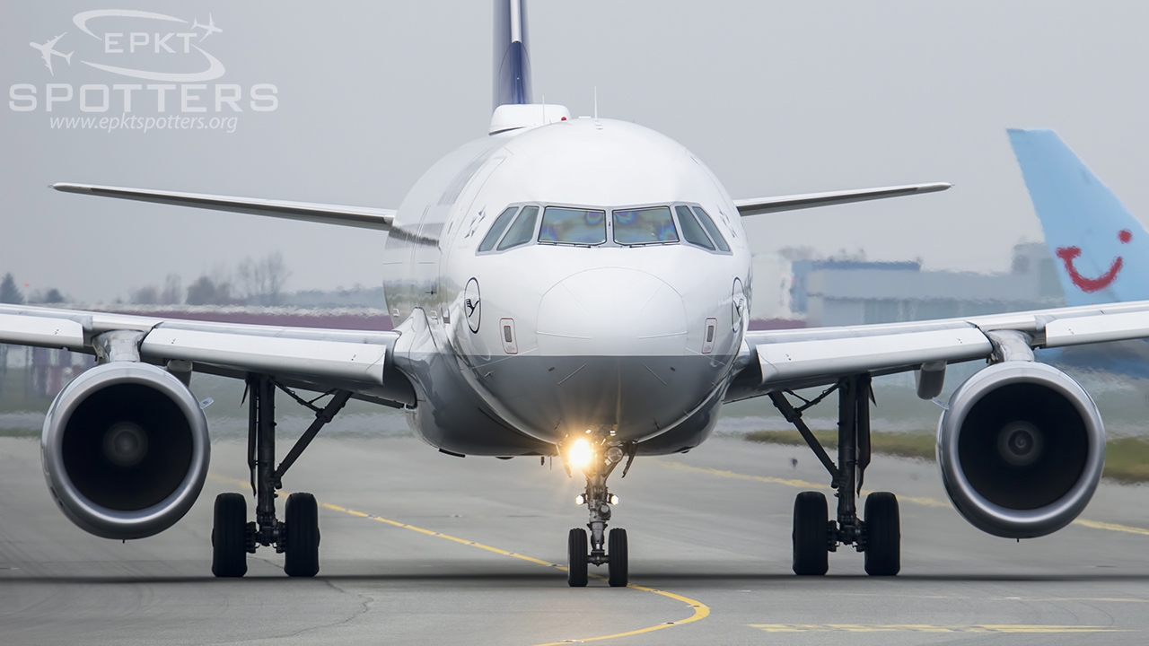 D-AIUA - Airbus A320 -214(WL) (Lufthansa) / Chopin / Okecie - Warsaw Poland [EPWA/WAW]